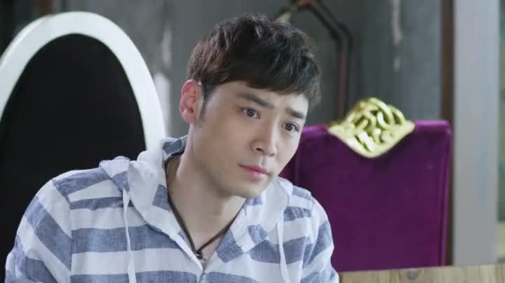 周子航替梅花打抱不平骂情敌,却不知情敌就是爱琪,爱琪羞耻尴尬