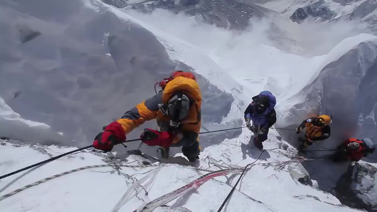 60年前的今天,中国人第一次登顶珠穆朗玛峰