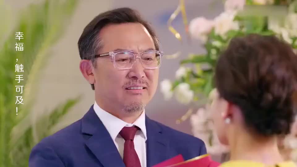 视频:杨丽萍女徒弟水月婚礼曝光 双方爸爸拥抱祝福女儿