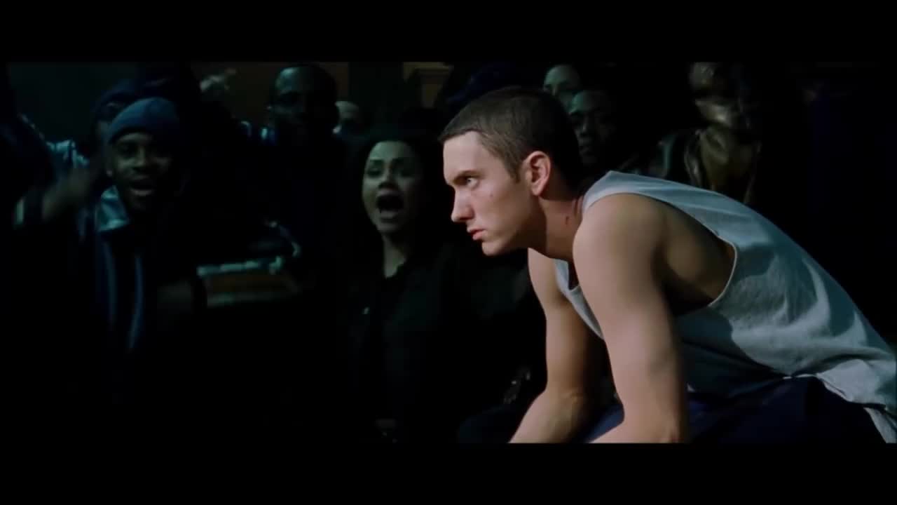 《lose yourself》是美国说唱歌手埃米纳姆为他的自传影片《8英里