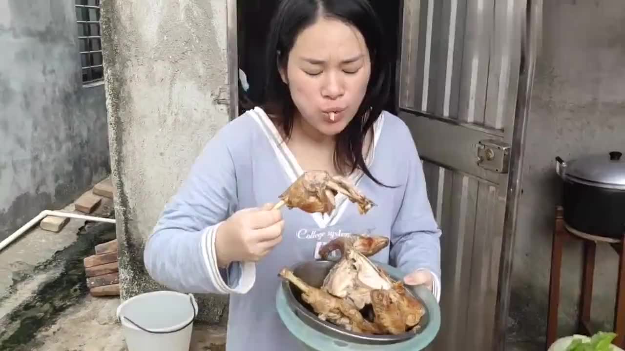 加鸡腿美女闯关我只想给摄像师疯狂加鸡腿男生女生向前冲