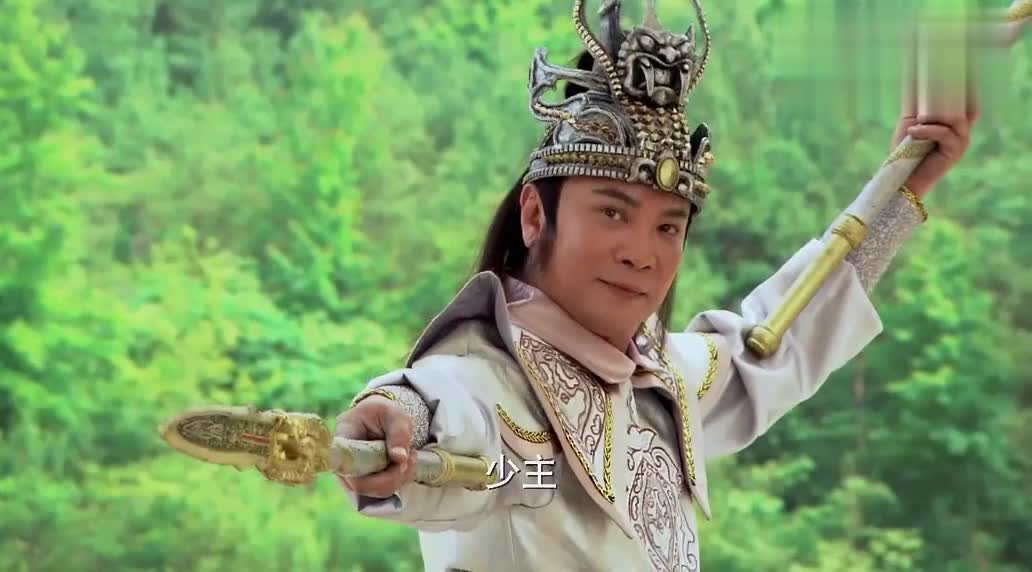 闻太师召唤出金银蛟龙,竟被姬龙的龙纹双枪打回原形,闻太师懵了