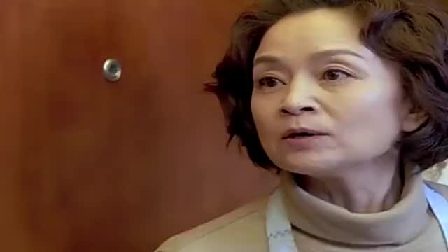 姜潮亲自给丈母娘按摩,小心翼翼似小白兔,因带孩子两亲家起矛盾