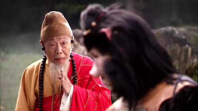 悟空变成金池长老的样子,到了黑风山索要袈裟,却被黑熊怪发现