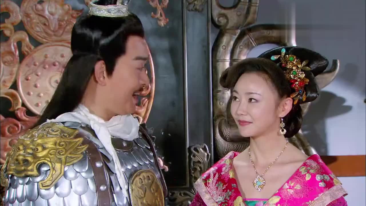 隋唐英雄:薛夫人要给梨花和丁山办婚事,窦仙童这个表情气死了