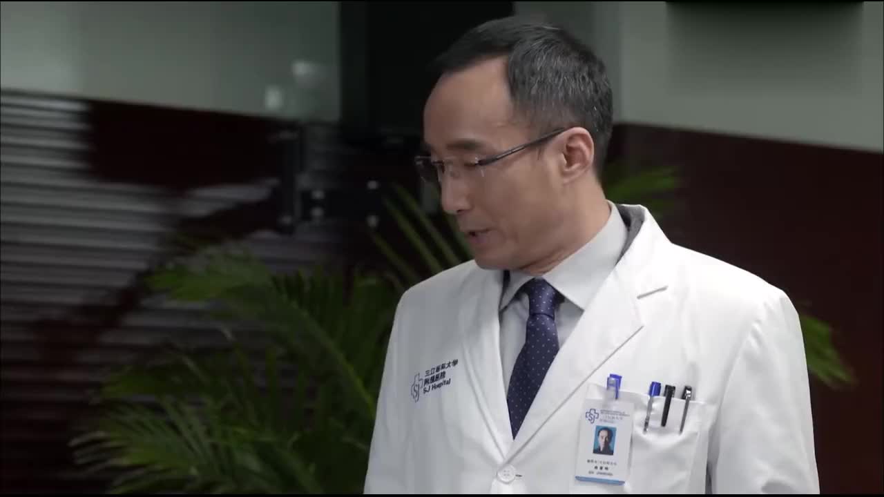 产科医生:这个引产手术真危险,贾主任用力剥胎盘,血竟喷了出来