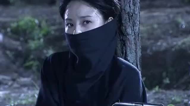 影视:女特工中埋伏,被鬼子围攻,蒙面特工重火力杀出,歼敌