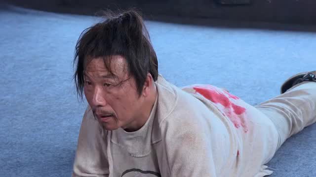 安然刚傍上新靠山,就把何正中踢到一边,何正中全场敢怒不敢言!