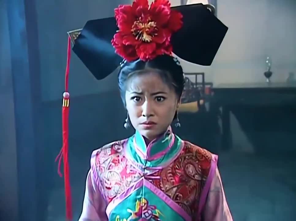 两版容嬷嬷扎针紫薇对比