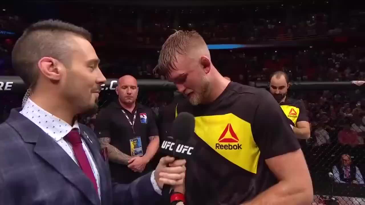 巅峰状态的阿雷奥拉像图阿一样生猛,无休止进攻直到对手被ko