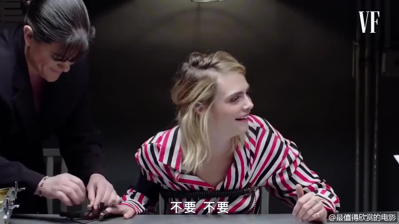 卡抽cara delevingne和开花orlando bloom参加"测谎仪问答实验"