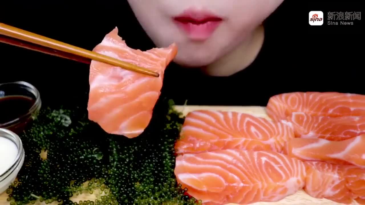 冰岛三文鱼自动化切割流水线,整鱼去头切尾变成无骨鱼排!