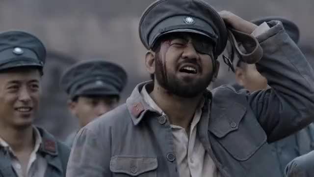 千里雷声万里闪:陈铮夫拿枪威胁季鹰天,要他给自己道歉,他不肯