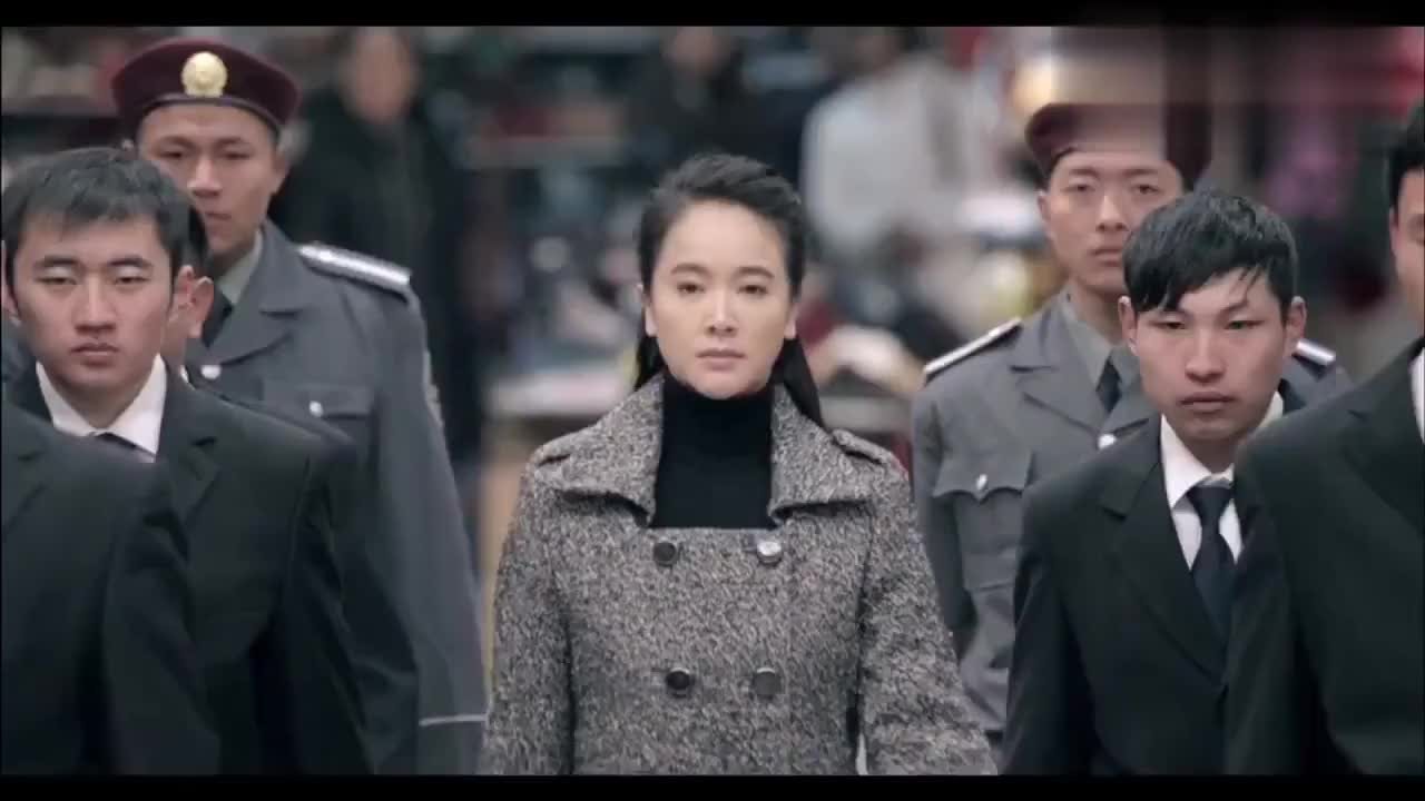 冬花人前人后两个样,趁着姐姐林秋雯不在,妈妈和她商量