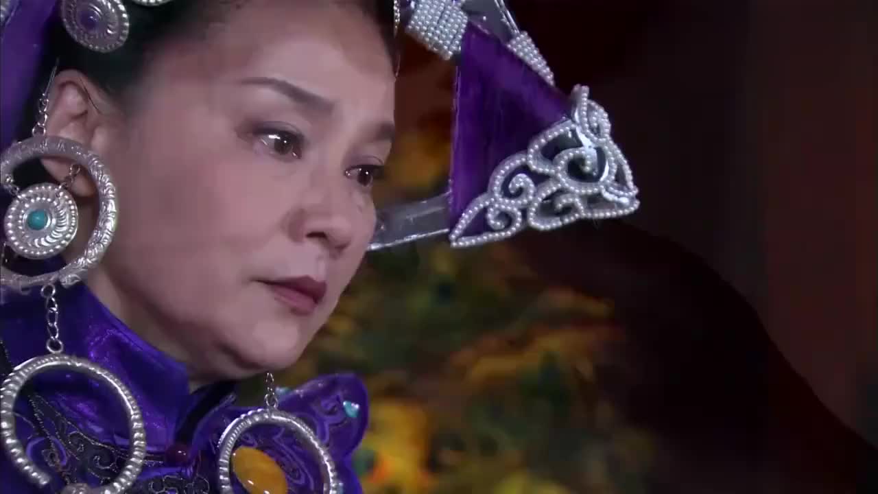 罗氏宁把信物交给阿勒邱,阿勒邱成为木府女主人,木增都归她管