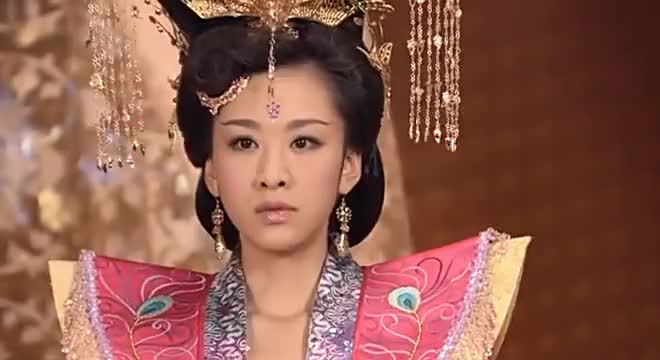 俞妃想害皇儿逼问她孩子的下落,刘妃不从她却反手就是一巴