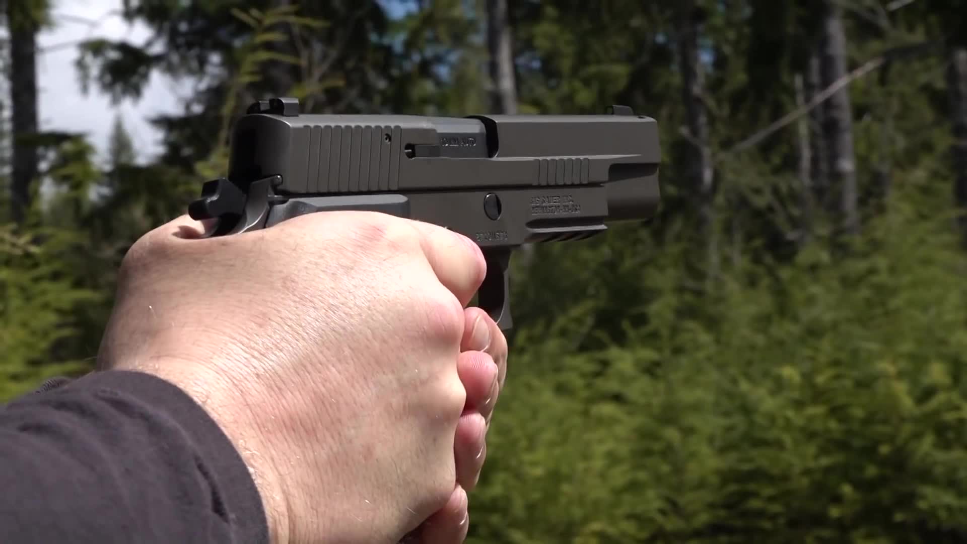 西格绍尔p365手枪,配备消音器射击测试,声音小的可以不戴耳麦