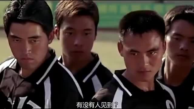 少林足球:裁判拿出黄牌,被群殴!少林队人员都跑啦!