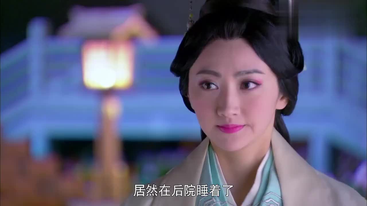 班淑失足摔下楼被卫英接住,谁料两人一对眼,卫英直接把班淑丢了