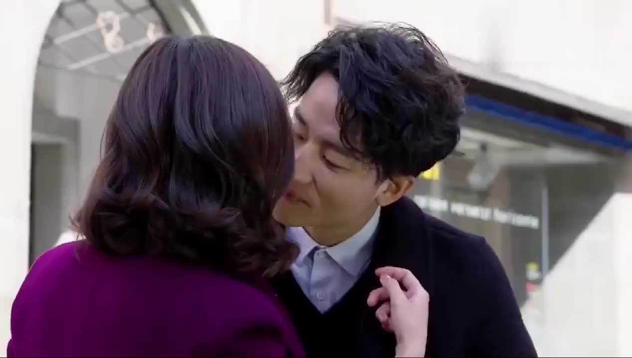 亲爱的翻译官:程家阳乔菲出去旅行,两人终于亲上了,太甜了