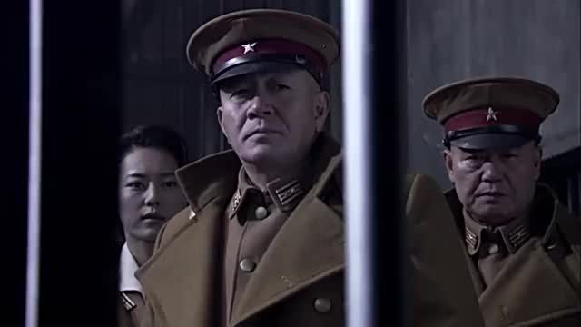 抗联军人被日军俘虏,大佐没人性拿孩子威胁军人,想引出情报