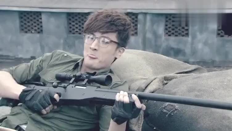 爱情公寓5:由于飞机的延误,大家只好通过直播观看关谷悠悠婚礼