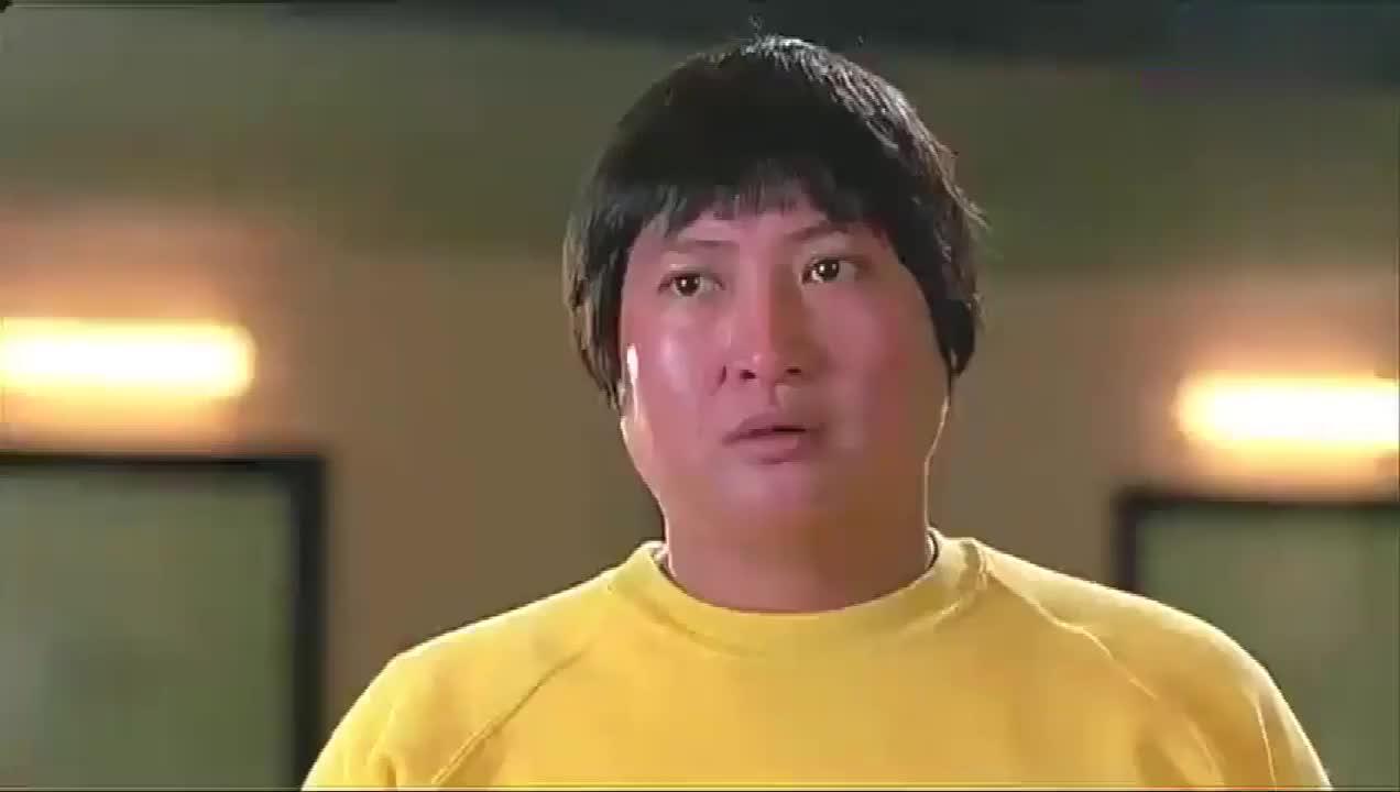 日本女杀手在洪金宝面前大秀肌肉,尴尬的是被洪胖子一拳ko!