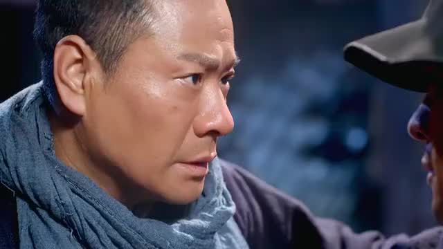 左手劈刀:龙飞纵队被围歼,龙飞与组织失联