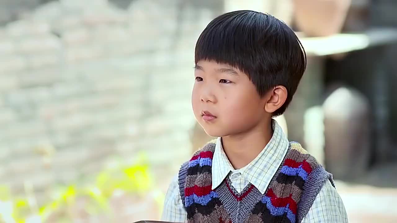 俺娘田小草:小浩回家,奶奶看不见人把他当成了贼!