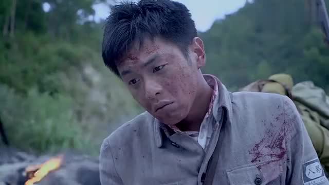 周卫国受伤不敢告诉别人,被小护士发现后,他竟咬牙自己扣子弹