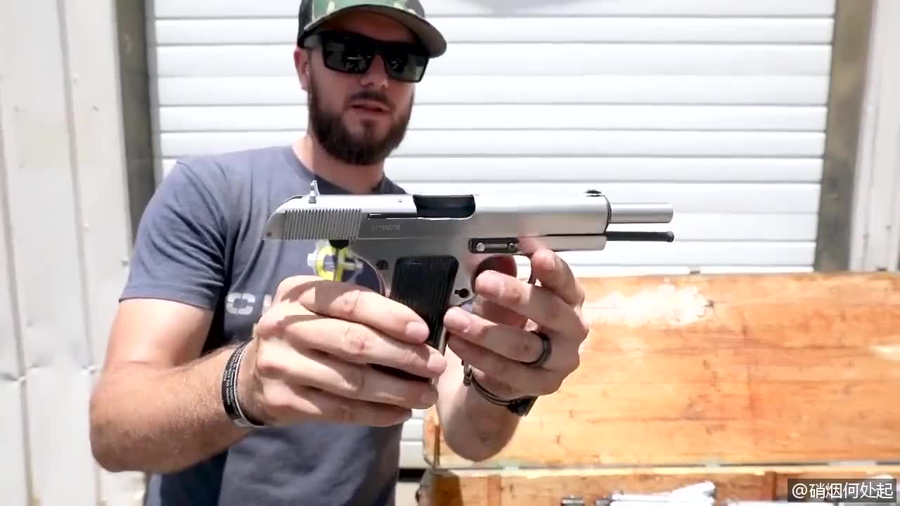 前南斯拉夫m53机枪外观类似mg42采用弹链供弹射速也很快