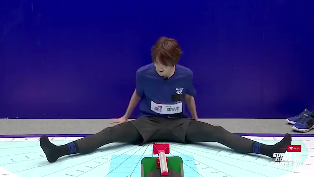 华晨宇下腰吓懵沈腾,64岁张丰毅柔韧性惊人