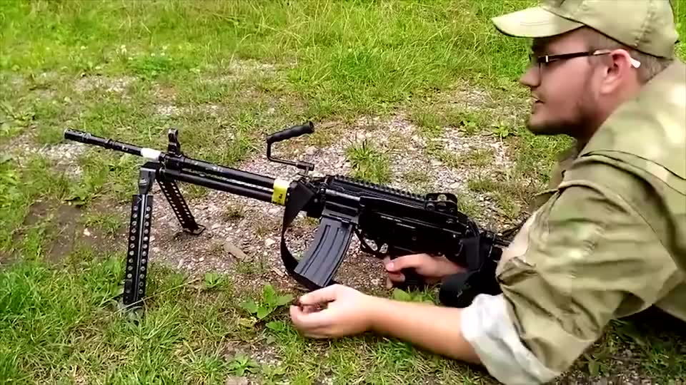 机枪最佳拍档:7.62x54r 弹链复装器