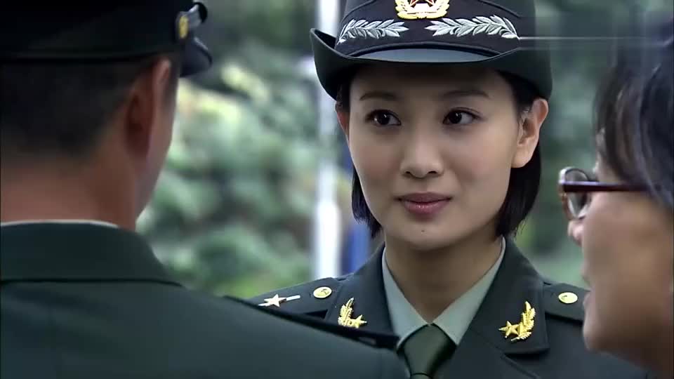 唐心怡来找何晨光,却说只是随便逛逛,范天雷看破不说破