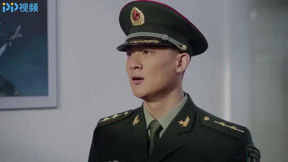 热血尖兵:浮桥架设训练,别的排在地上游,郭老三带兵是真下水
