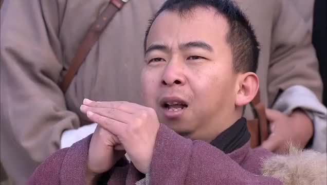 箭在弦上:土匪打鬼子快饿死,大当家下跪恳求百姓,结局感动了