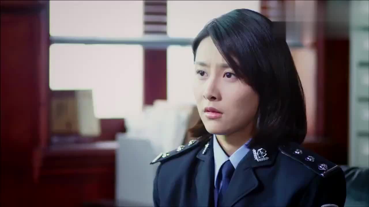 警察卧底执行任务,意外碰见妻子,一句小姐你好,妻子瞬间秒懂