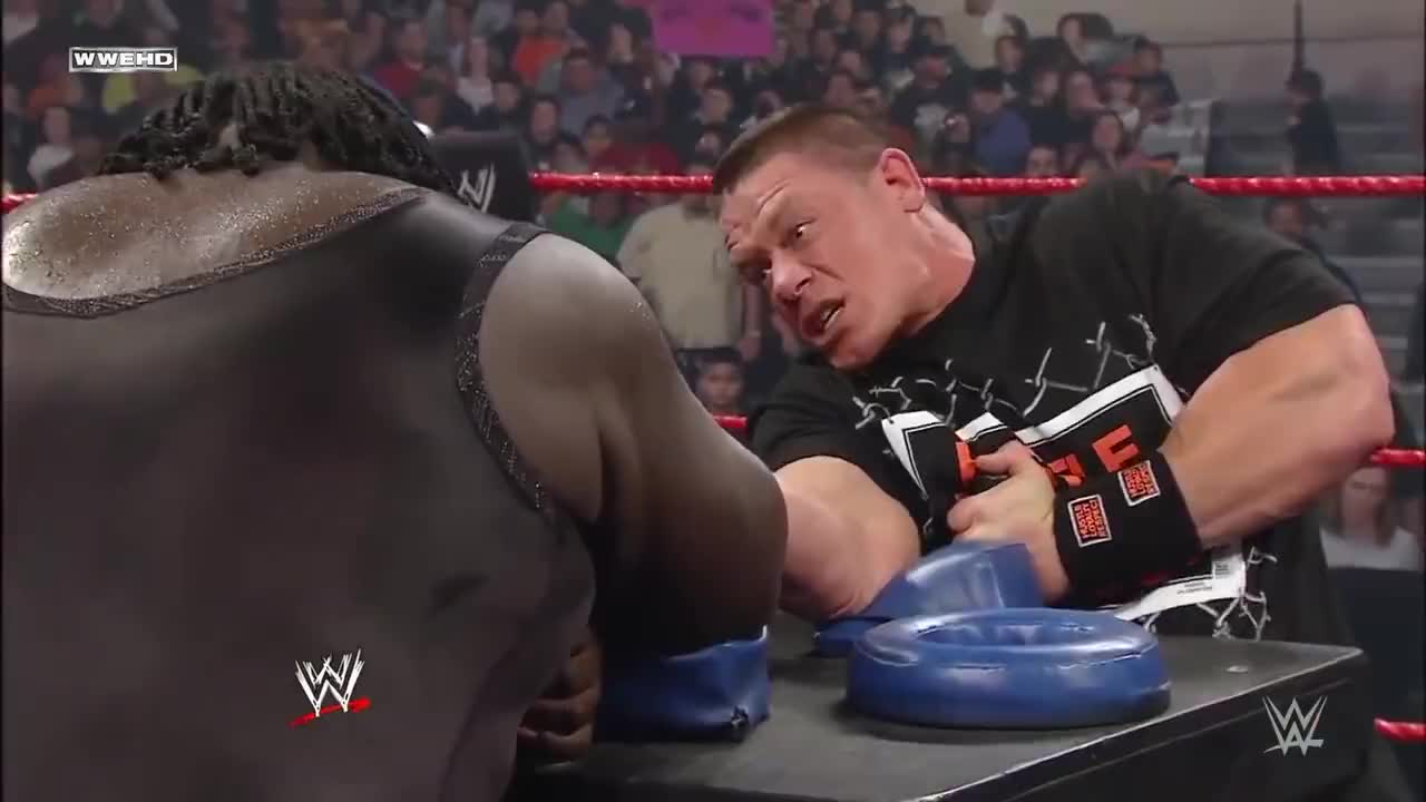 wwe:约翰塞纳太厉害,扳手腕不输马克亨利