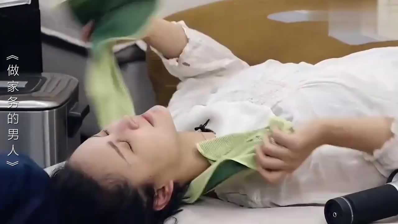 明星憋尿有多尴尬?郑爽狂奔,陈小春搞笑,baby强忍了7小时.