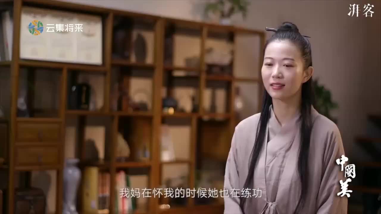 太极"大师"闫芳教学员气功,这是把学员当傻子?