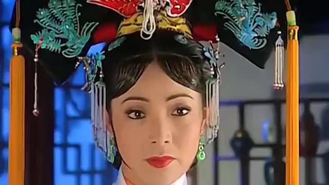 皇后想为难小燕子,不料小燕子太聪明反倒让皇后非常难堪