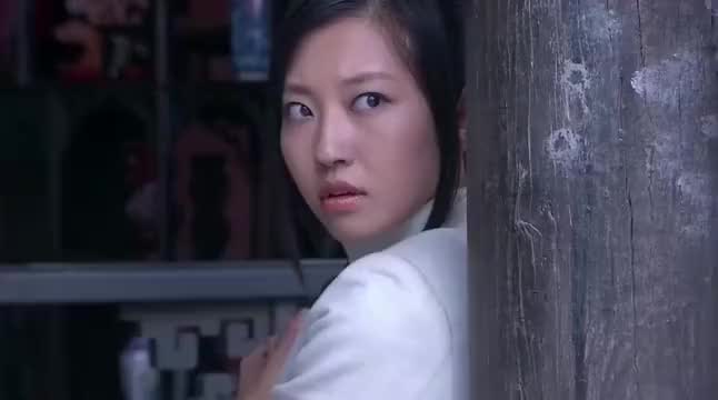 喋血孤岛:美女狙击手枪枪爆头,鬼子藏在坟地不敢露头,出来就死