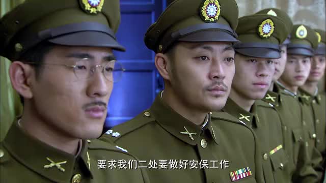 巩汉林在军情局为右少摆酒,庆祝她的订婚,左少心里挺难受