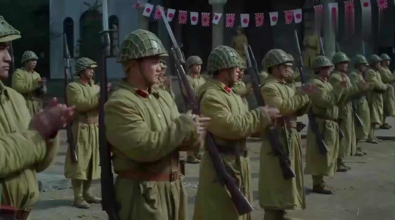 炮神:鬼子正在阅兵,炮神瞄准开炮,送鬼子军官去见天皇