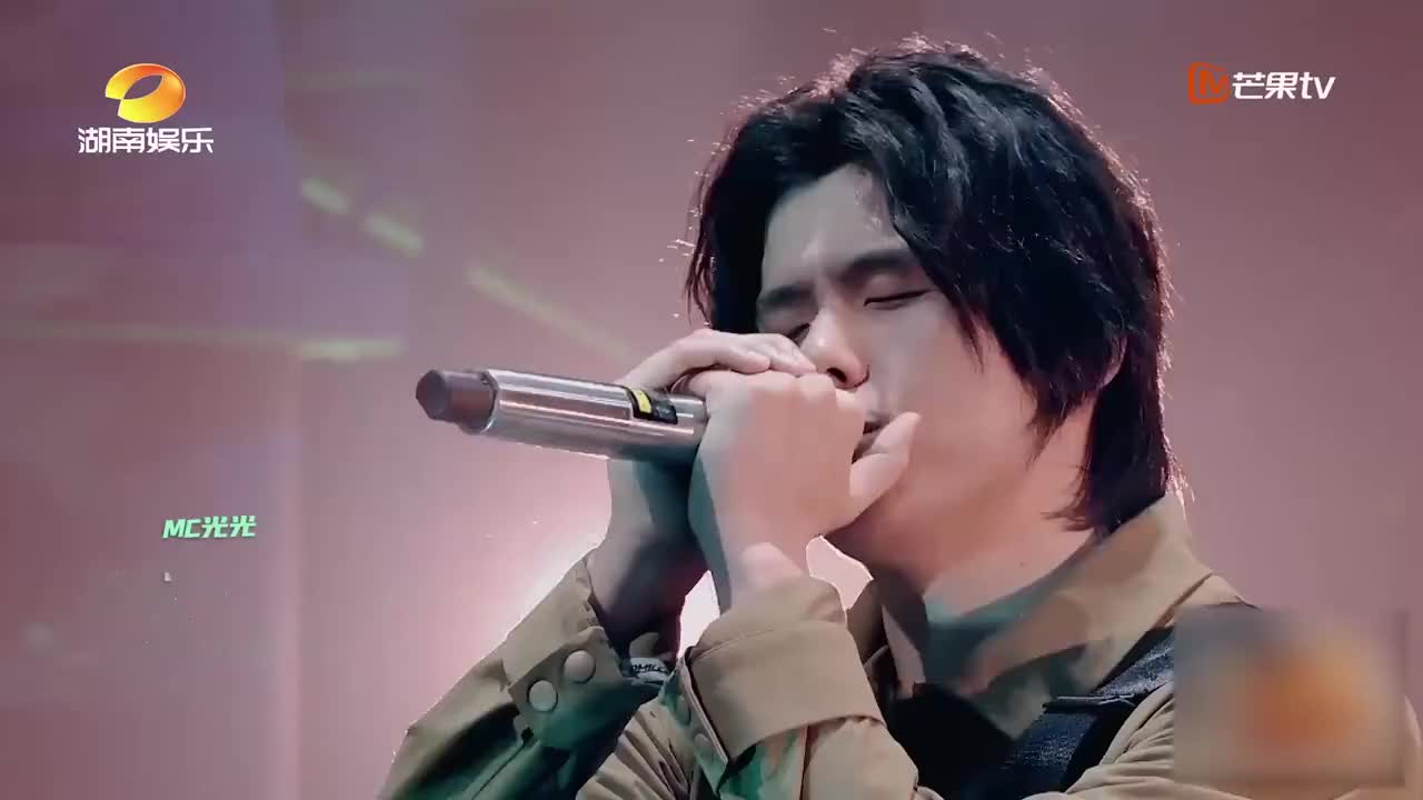 《说唱听我的》法老,光光合作舞台《hold my hand》~ 立意太好了