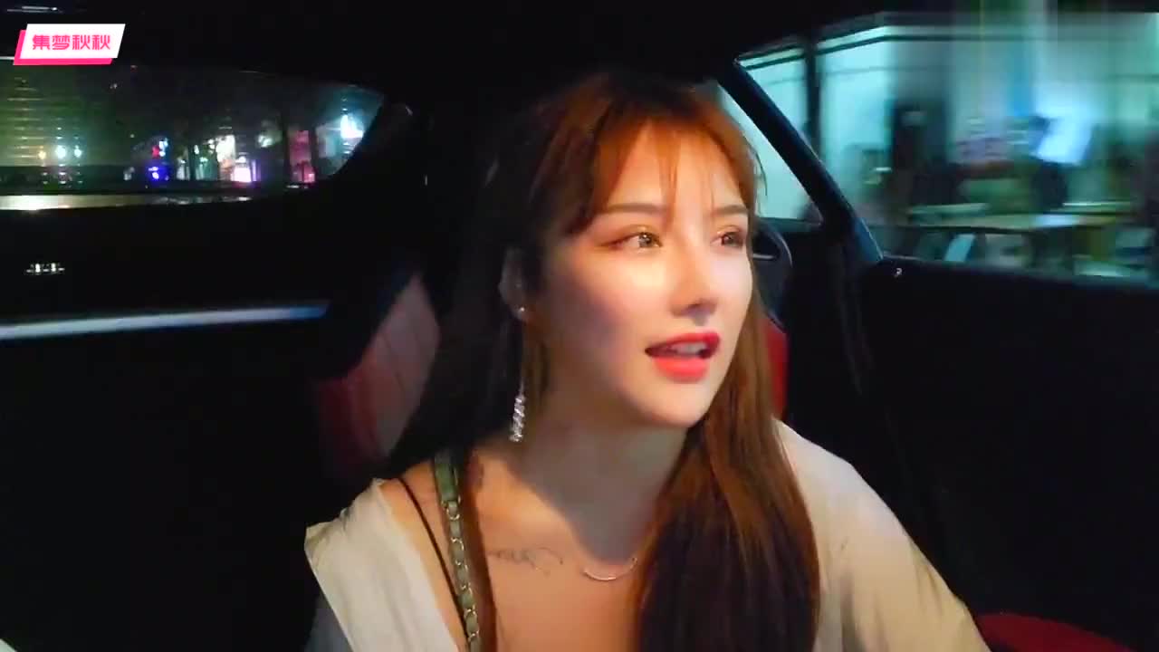 集梦秋秋:开车带小尾巴去唱歌,粉丝:好久不见小尾巴又变漂亮了