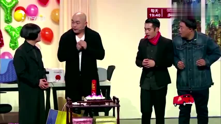 小品:文松妖娆模特总监下乡选美,被辽宁民间艺术团干翻!