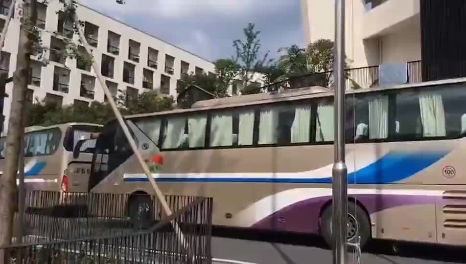 太原:茂业天地:车停在地下停车场,离开时满是泥垢