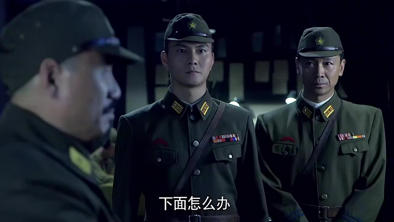 雪豹:鬼子挟持周先生,岂料惹怒周卫国,下秒一枪击毙鬼子大佐