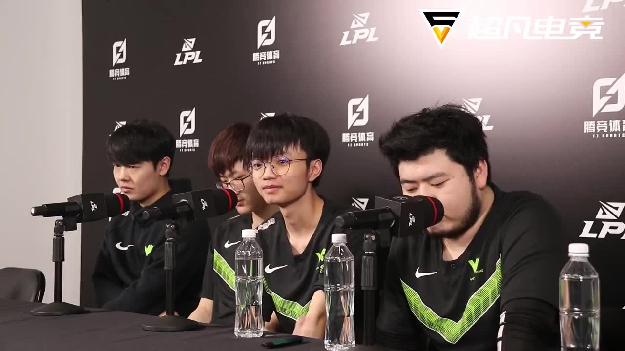 刘宪华放狠话,做超难动作的空中瑜伽,结果挂上面下不来了!